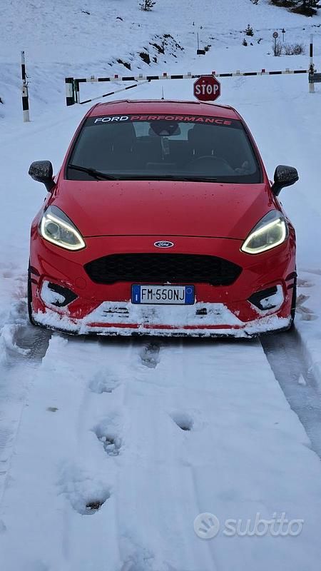 Rosso Usata 2018 Ford Fiesta ST-Line Utilitaria | 12.000 € (Molto cara) - Immagine 1/4