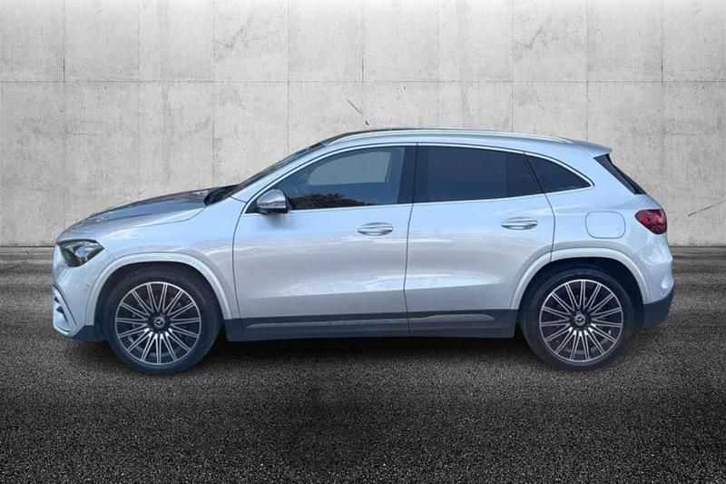 Usata Mercedes GLA200 AMG Line Premium 163 CV (119 kW) 2024 Grigio SUV