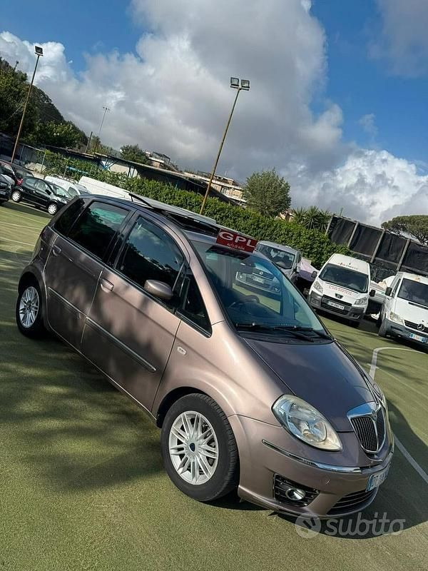Usata Lancia Musa 77 CV (56 kW) 2009 Viola Monovolume