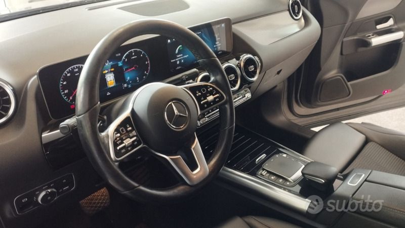 Usata Mercedes GLA200 Executive 163 CV (119 kW) 2020 Grigio SUV