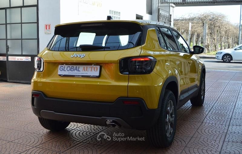 Nuova Jeep Avenger Longitude 101 CV (74 kW) 2025 Giallo SUV