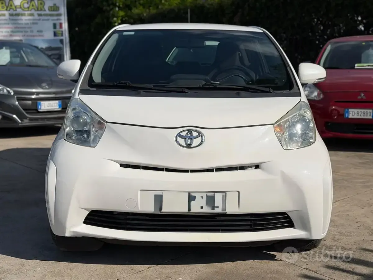 Usata Toyota iQ Sol 68 CV (50 kW) 2009 Bianco Utilitaria