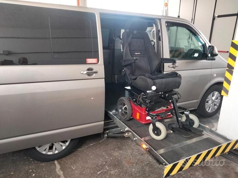 Usata VW Caravelle 140 CV (102 kW) 2015 Monovolume