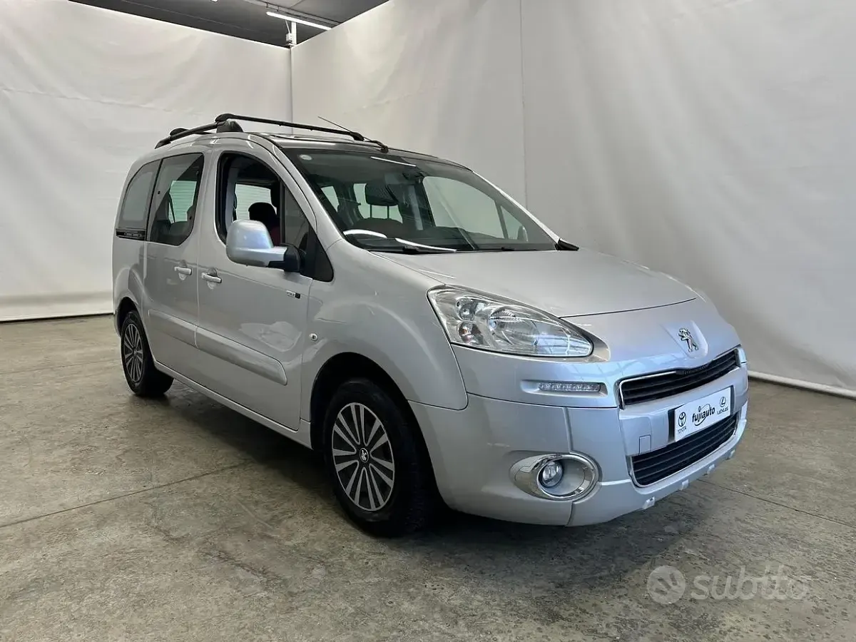 Usata Peugeot Partner Tepee Outdoor 92 CV (67 kW) 2014 Grigio Monovolume