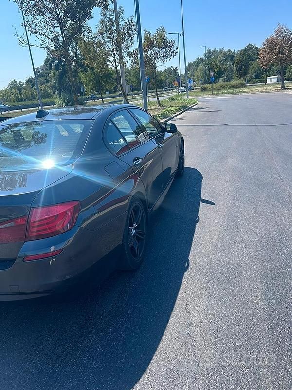 Nero Usata 2013 BMW 520 Tre volumi | 13.000 € (Molto cara) - Immagine 1/4
