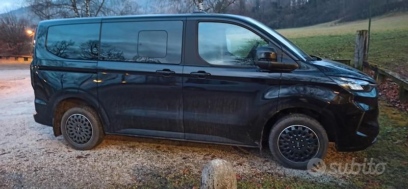 Usata Ford Tourneo Custom 150 CV (110 kW) 2024 Nero Furgone