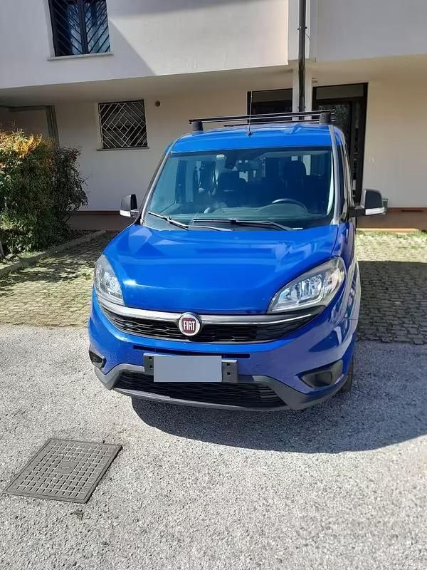 Usata Fiat Doblò 90 CV (66 kW) 2020 Blu Monovolume