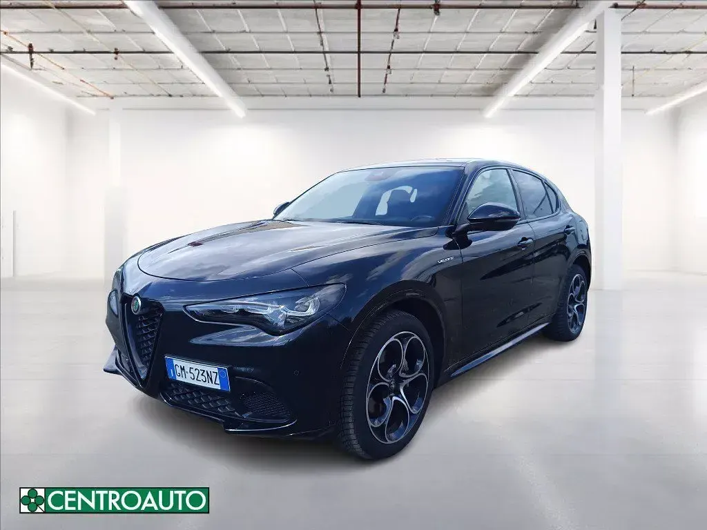 Usata Alfa Romeo Stelvio Veloce 209 CV (153 kW) 2023 Nero metallizzato SUV