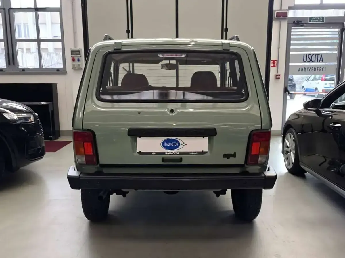 Usata Lada niva 80 CV (58 kW) 2001 Verde SUV