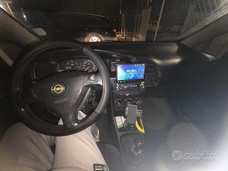 Usata Opel Zafira 82 CV (60 kW) 1999 Grigio Monovolume