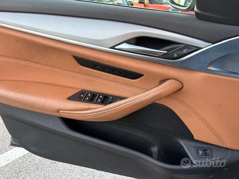 Usata BMW 530 Luxury Line 249 CV (183 kW) 2019 Grigio Station wagon