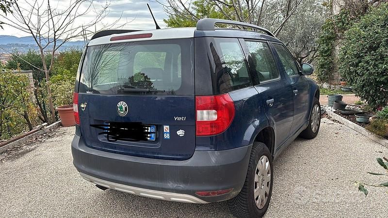 Usata Skoda Yeti Active 105 CV (77 kW) 2011 Blu SUV