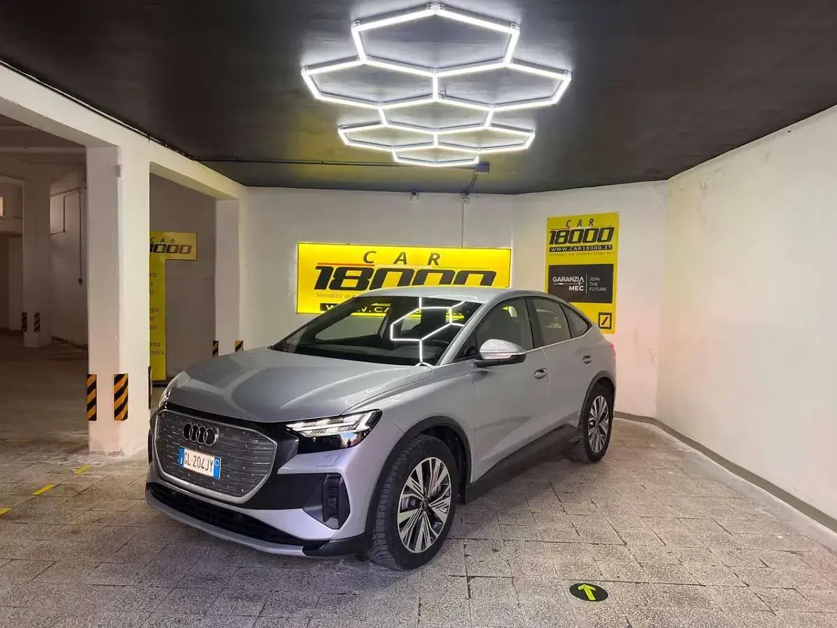 Usata Audi Q4 Sportback e-tron Advanced 150 kW (204 CV) 2022 Argento floret metallizzata SUV