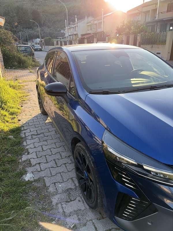 Usata Renault Clio V Esprit Alpine 91 CV (66 kW) 2024 Blu/azzurro Berlina