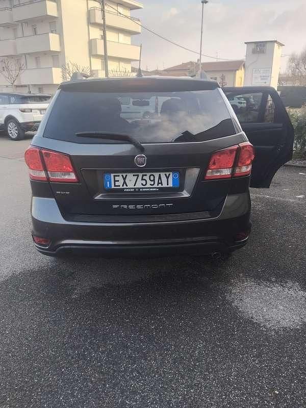 Usata Fiat Freemont Lounge 170 CV (125 kW) 2014 Bronzo SUV