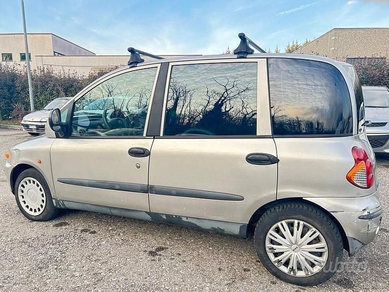 Usata Fiat Multipla 116 CV (85 kW) 2004 Grigio Monovolume