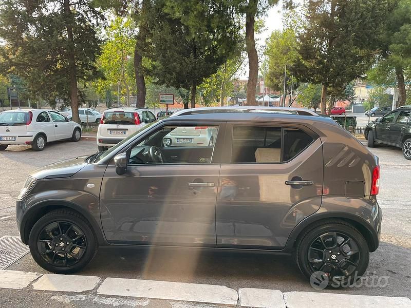 Usado Suzuki Ignis 90 CV (66 kW) 2018 Gris Utilitario