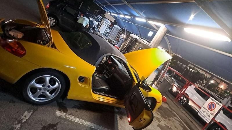 Usata Porsche Boxster 220 CV (161 kW) 2000 Giallo Cabrio