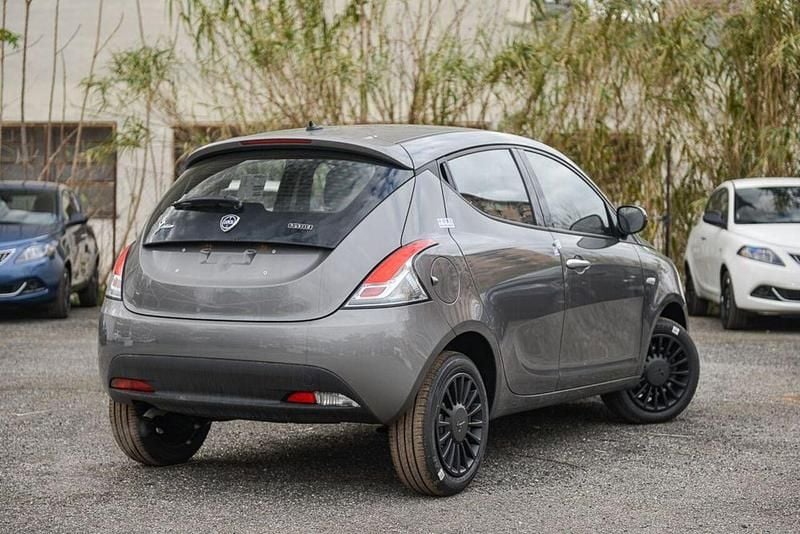 Usata Lancia Ypsilon S 70 CV (51 kW) 2023 Grigio Utilitaria