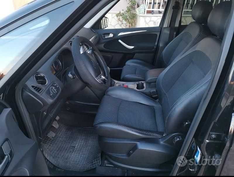 Usata Ford S-MAX Titanium 140 CV (102 kW) 2007 Nero Monovolume