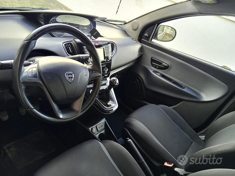 Usata Lancia Ypsilon 95 CV (69 kW) 2016 Utilitaria