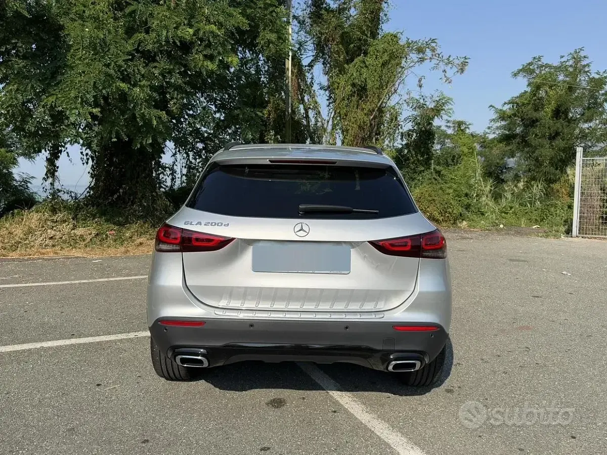 Usata Mercedes GLA200 150 CV (110 kW) 2020 Grigio SUV
