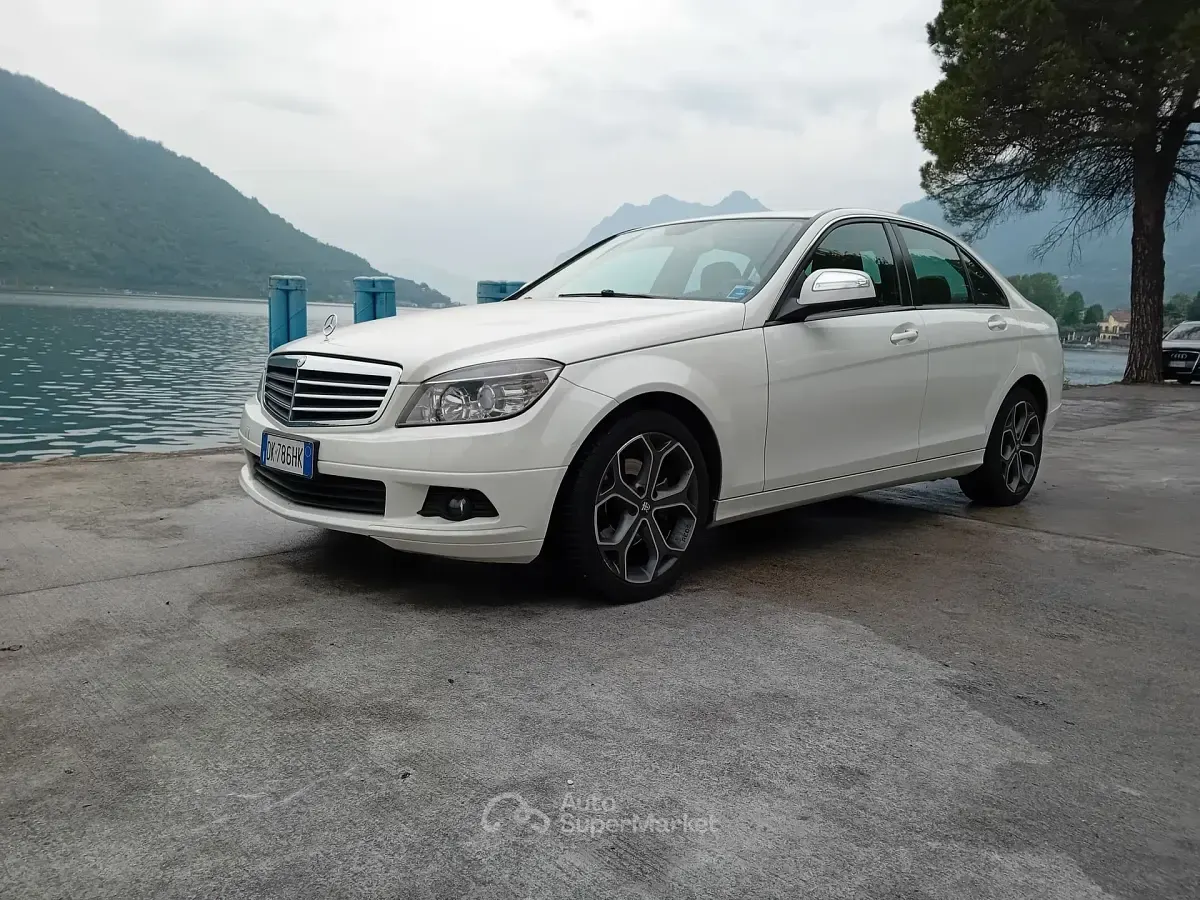 Usata Mercedes C220 170 CV (125 kW) 2007 Bianco Berlina