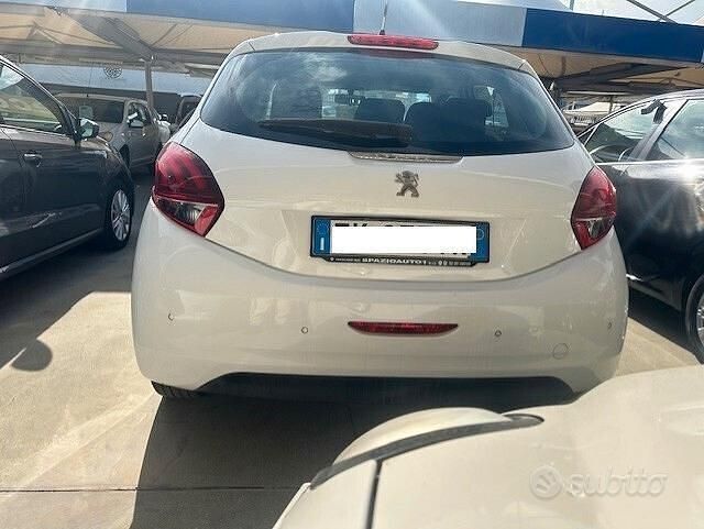 Usata Peugeot 208 67 CV (49 kW) 2017 Bianco Utilitaria
