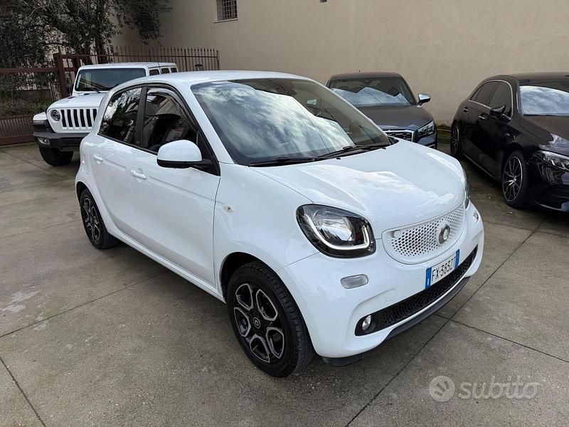 Usata Smart ForFour Passion 71 CV (52 kW) 2016 Bianco Utilitaria