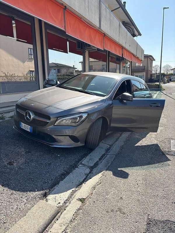 Usata Mercedes CLA180 Shooting Brake Edition 109 CV (80 kW) 2016 Grigio Station wagon