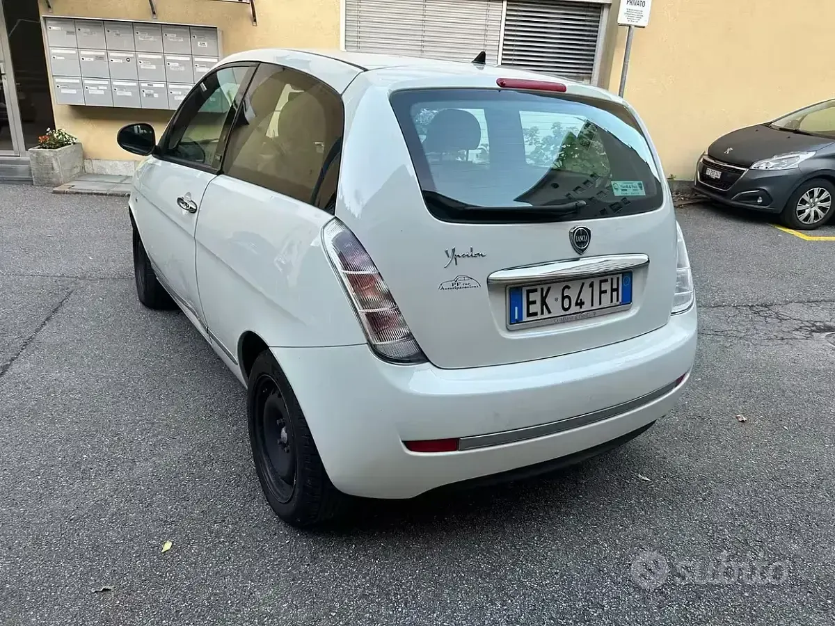 Usata Lancia Ypsilon 69 CV (50 kW) 2011 Bianco Utilitaria