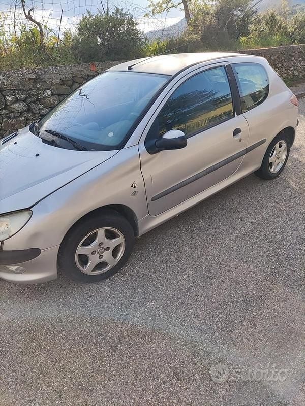 Usata Peugeot 206 75 CV (55 kW) 2001 Berlina