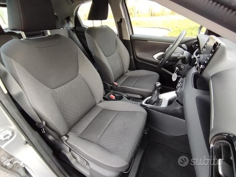 Usata Toyota Yaris Business Edition 72 CV (52 kW) 2023 Argento Utilitaria
