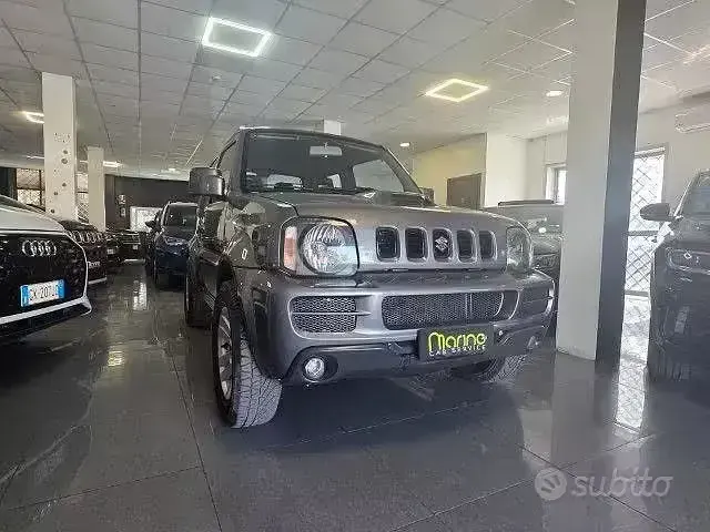 Usata Suzuki Jimny 86 CV (63 kW) 2010 Grigio SUV