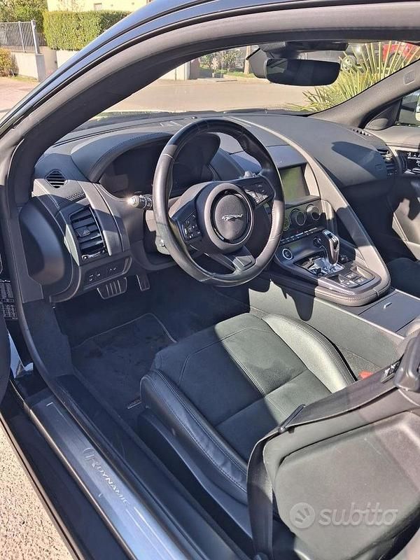 Usata Jaguar F-Type R-Dynamic 300 CV (220 kW) 2022 Nero Coupé