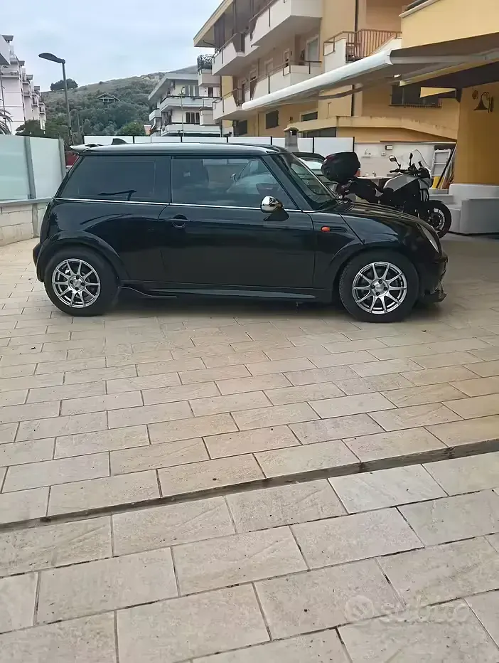 Usata Mini Cooper 88 CV (64 kW) 2005 Nero Utilitaria