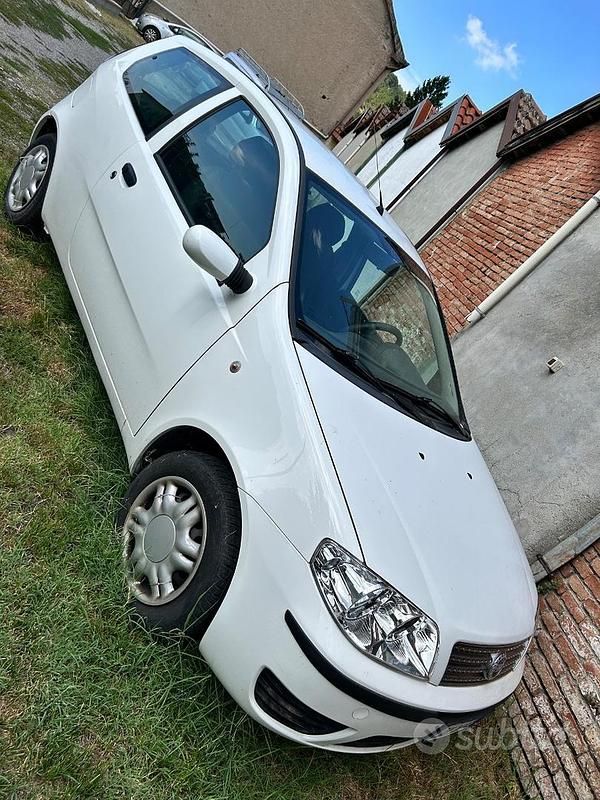 Usata Fiat Punto 60 CV (44 kW) 2007 Bianco Utilitaria