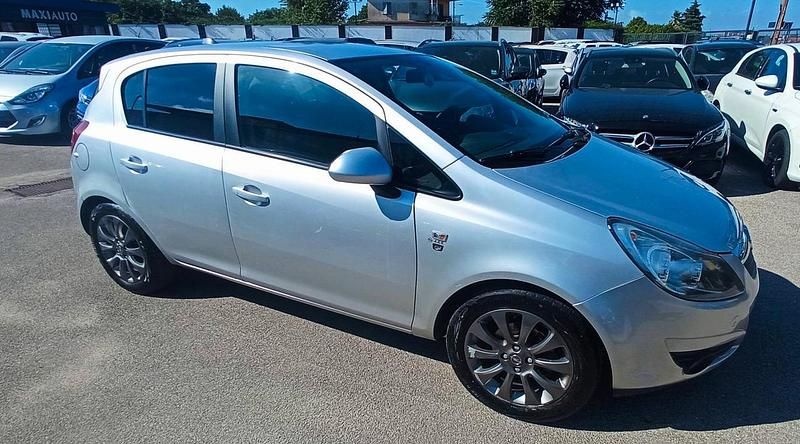 Usata Opel Corsa 75 CV (55 kW) 2011 Argento Berlina