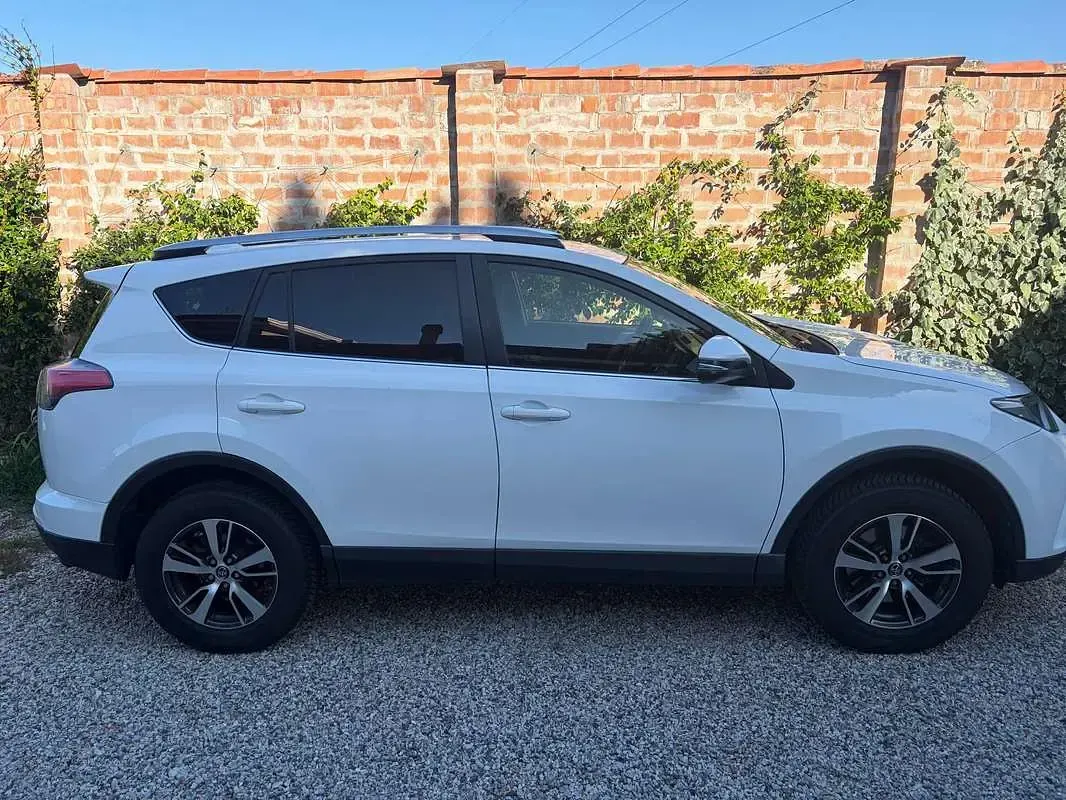 Usata Toyota RAV4 Active 143 CV (105 kW) 2016 Bianco SUV