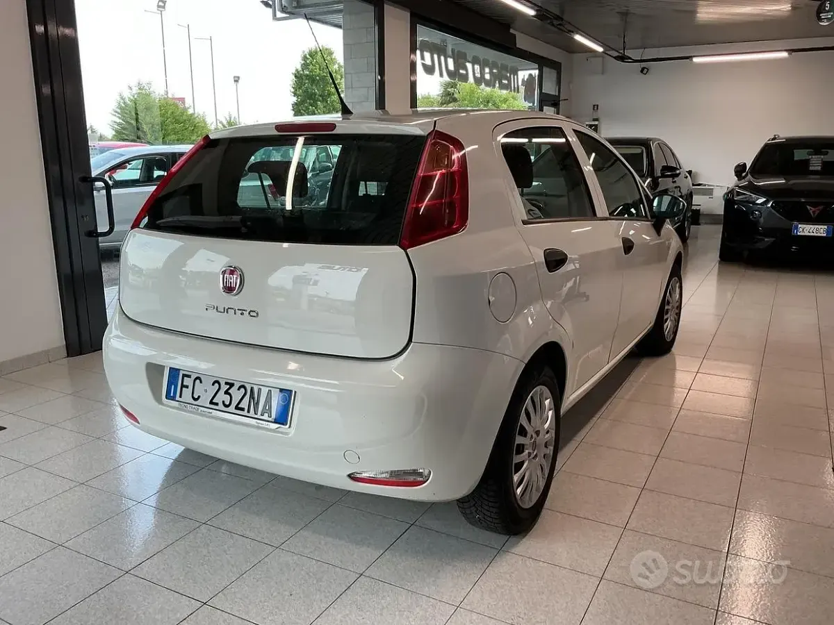 Usata Fiat Punto 69 CV (50 kW) 2016 Bianco Utilitaria