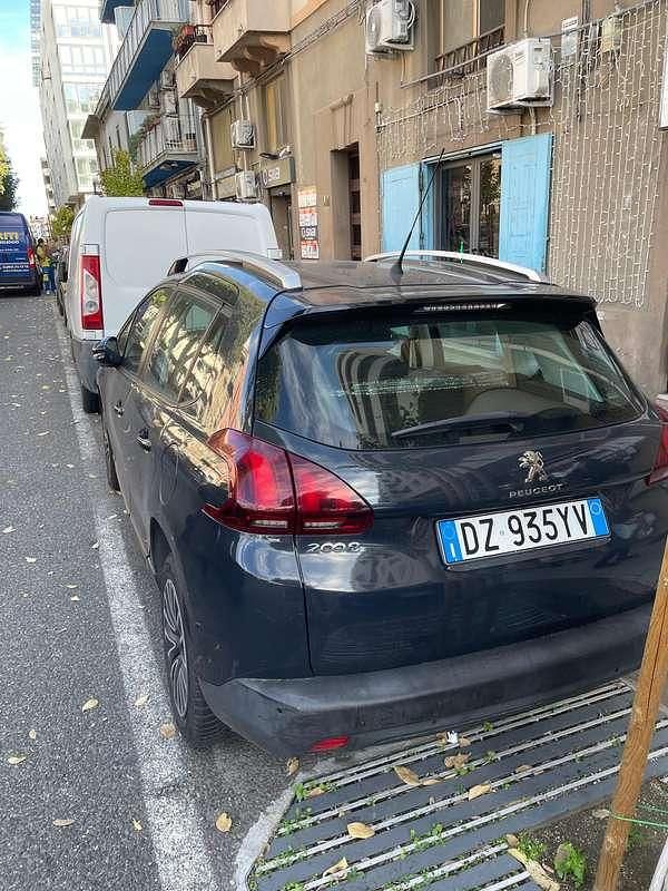 Usata Peugeot 2008 Allure 99 CV (72 kW) 2017 Blu/azzurro SUV