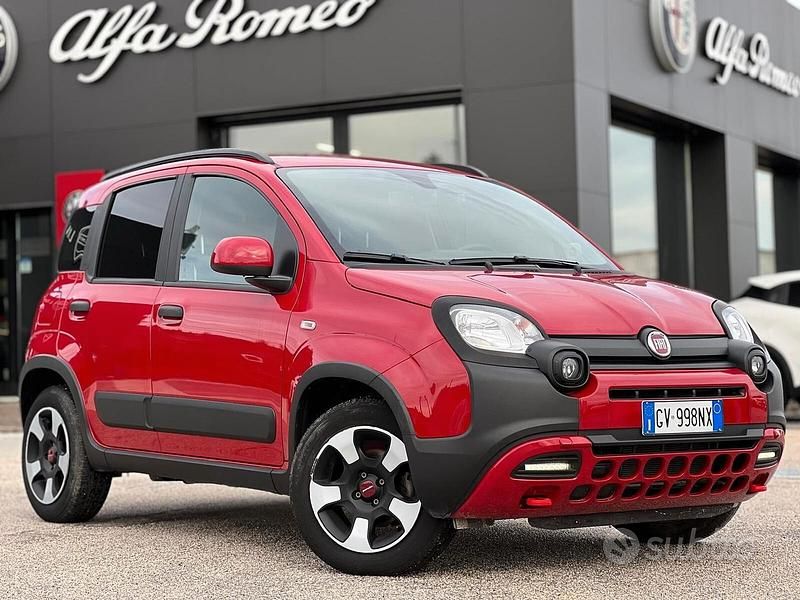 Usata Fiat Panda Cross Cross 70 CV (51 kW) 2024 Rosso Utilitaria