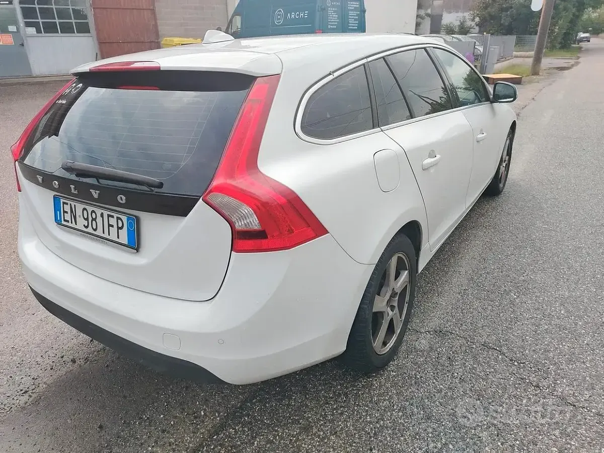 Usata Volvo V60 115 CV (84 kW) 2012 Bianco Station wagon