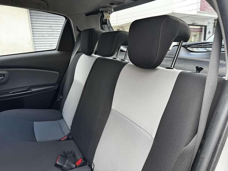 Begagnad Toyota Yaris Hybrid Active 73 HK (53 kW) 2017 Grå Sedan