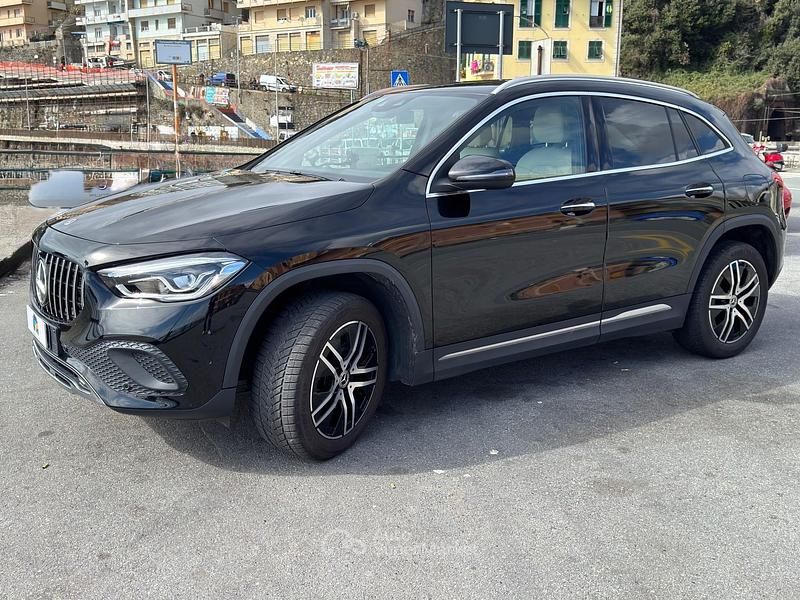 Usata Mercedes GLA200 150 CV (110 kW) 2021 Nero SUV
