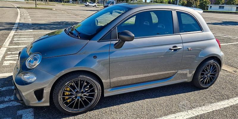 Usata Abarth 695 180 CV (132 kW) 2024 Grigio Utilitaria