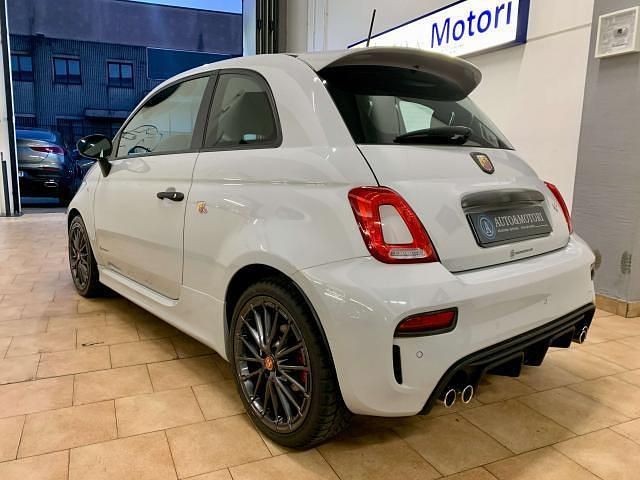 Usata Abarth 695 Competizione 179 CV (131 kW) 2023 Grigio campovolo Utilitaria