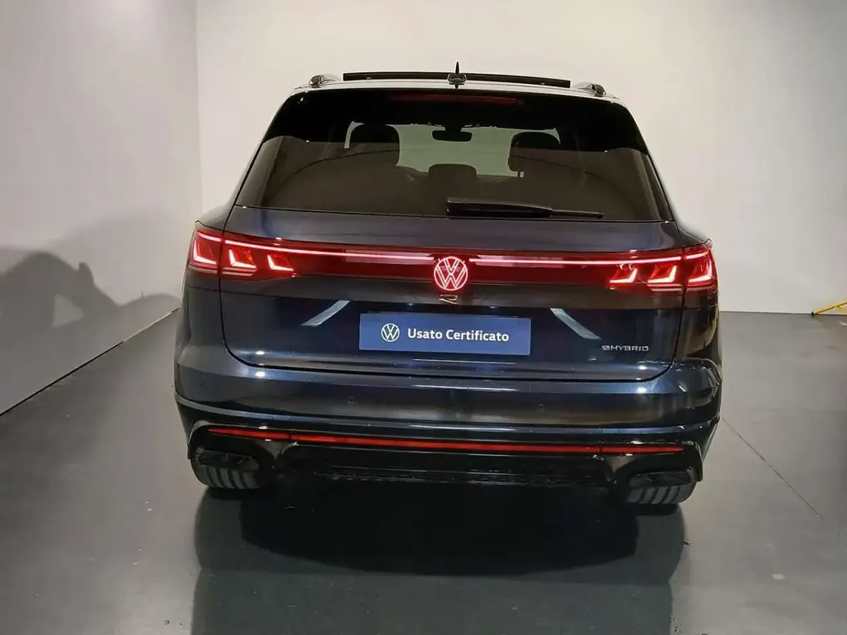 Usata VW Touareg R 462 CV (339 kW) 2024 Meloe blue crystal perlato SUV