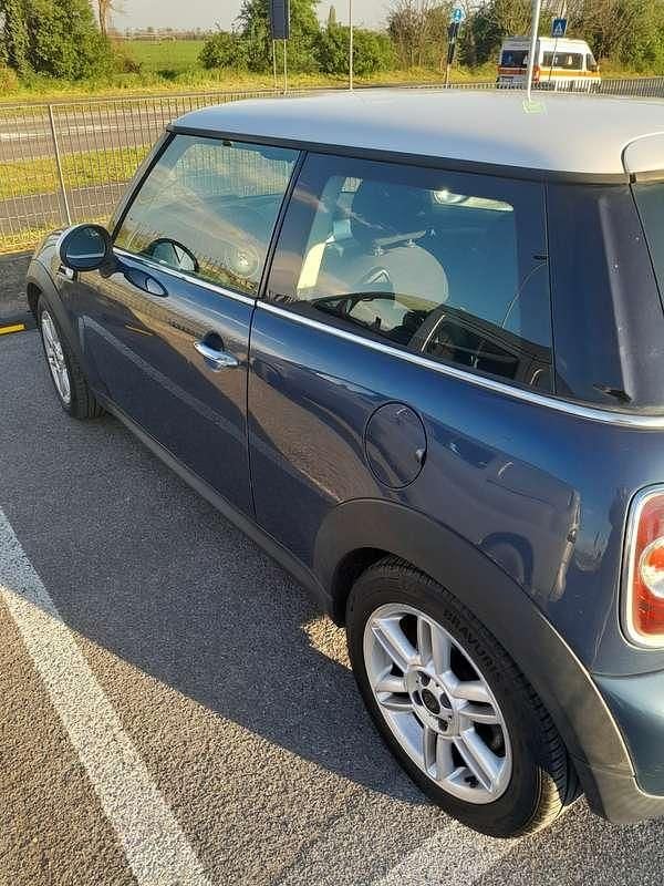 Usata Mini Cooper D 111 CV (81 kW) 2010 Blu/azzurro Utilitaria