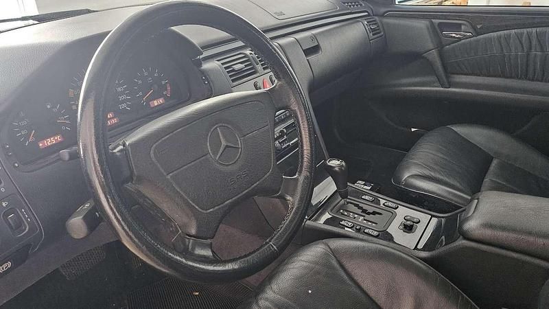 Usata Mercedes E250 Avantgarde 113 CV (83 kW) 1996 Berlina